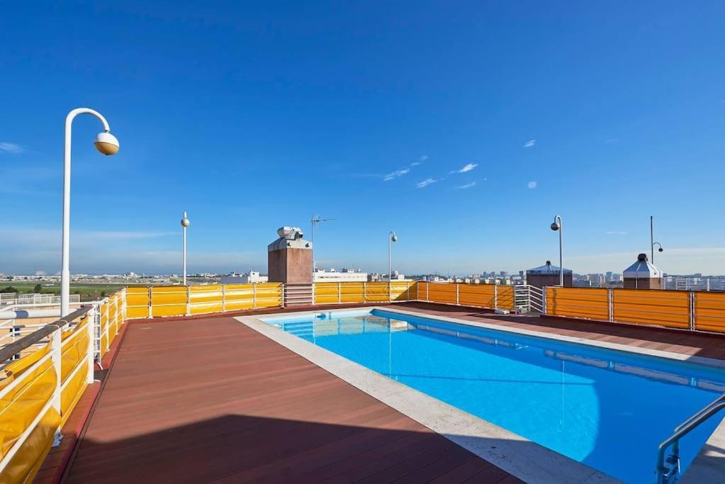 Modern With Garage And Pool Lejlighed Lisboa