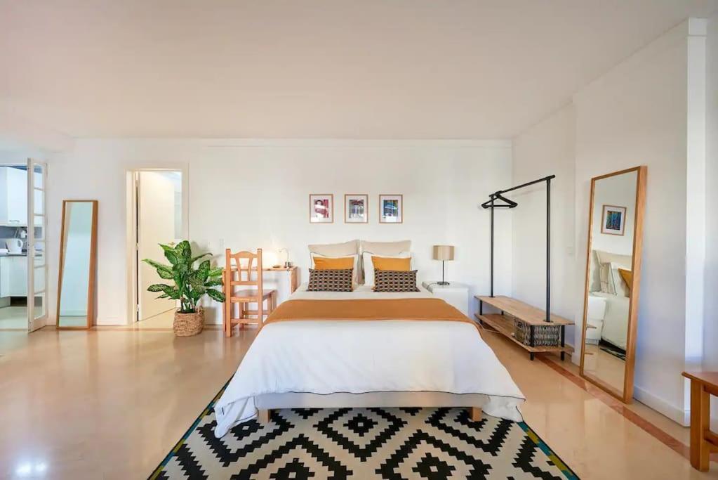 Modern With Garage And Pool Lejlighed *