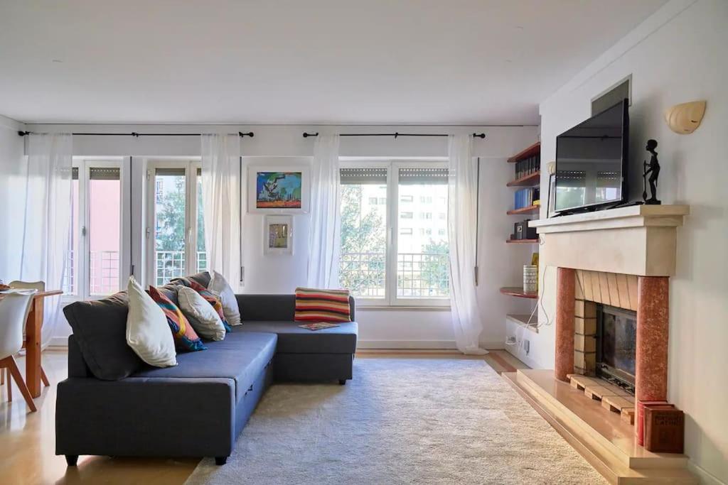 Modern With Garage And Pool Lejlighed